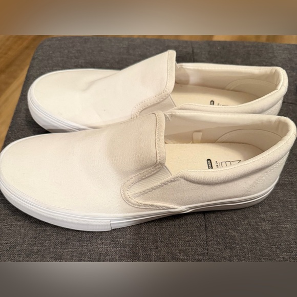 No Boundaries Shoes - Pre-loved No Boundaries women's canvas slip-on sneakers in white, size 8.5